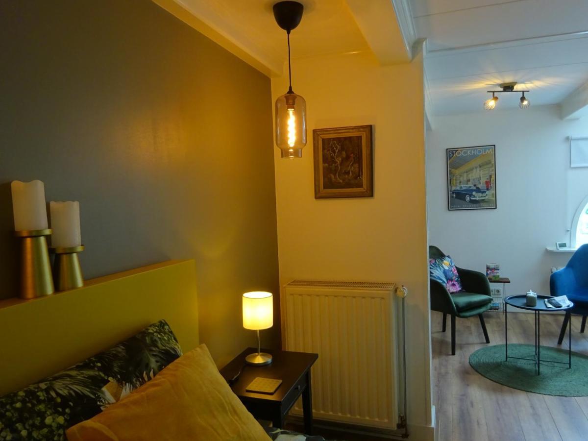 D' Ald Skoalle - Sfeervol Appartement In Oude School. Wijtgaard المظهر الخارجي الصورة