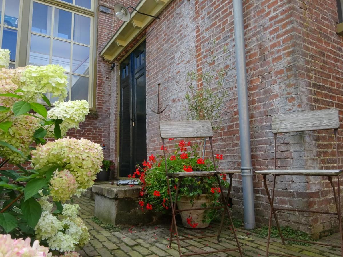 D' Ald Skoalle - Sfeervol Appartement In Oude School. Wijtgaard المظهر الخارجي الصورة